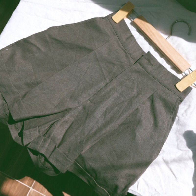 Quần short linen gập gấu by Góc của Lam