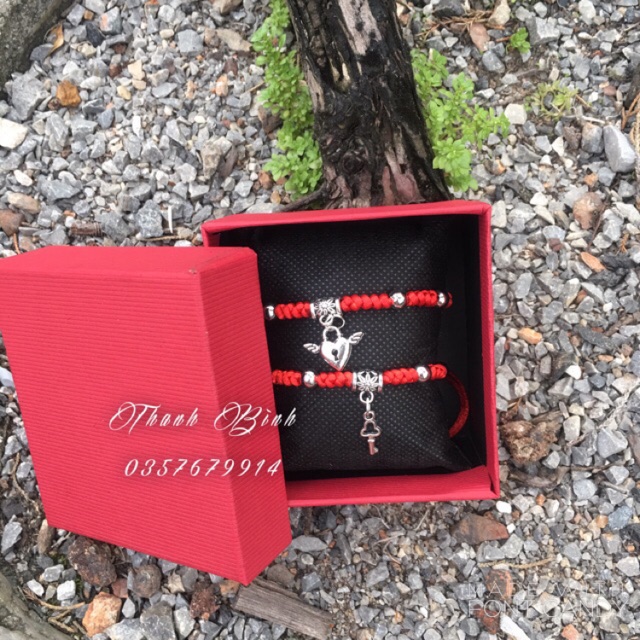 Vòng tay đôi chỉ đỏ ổ khoá- chìa khoá