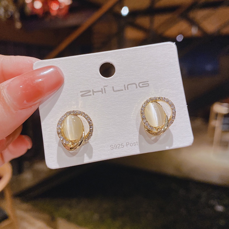 Bông Tai Đính Đá Toàn Diện Kiểu Dáng Đơn Giản