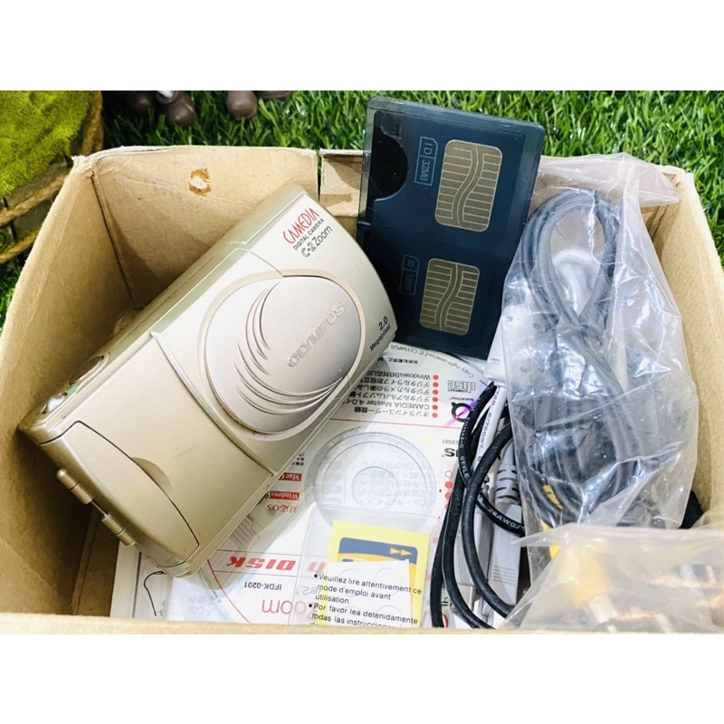 Máy ảnh KTS Vintage Olympus C-2 Zoom . 2.0 megapixel