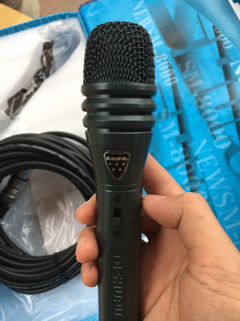 Micro có dây karaoke Shupu SM-8000.