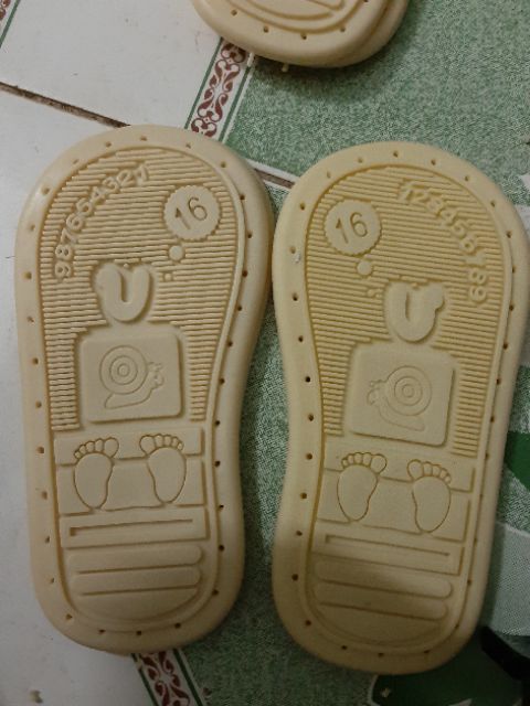 Đế giày nhựa dẻo _có đục lỗ &amp;và chưa đục