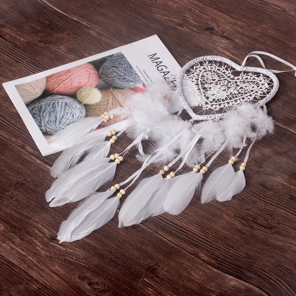 Dreamcatcher trái tim lông vũ, đèn vàng hoặc đèn sắc màu, decor phòng ngủ