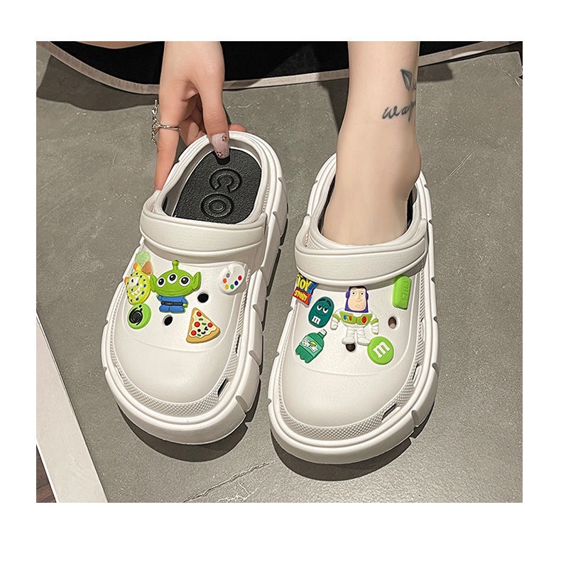 Giày Sandal Đục Lỗ Đế Dày Tăng Chiều Cao In Họa Tiết Hoạt Hình Buzz Lightyear Dễ Thương Cho Nữ