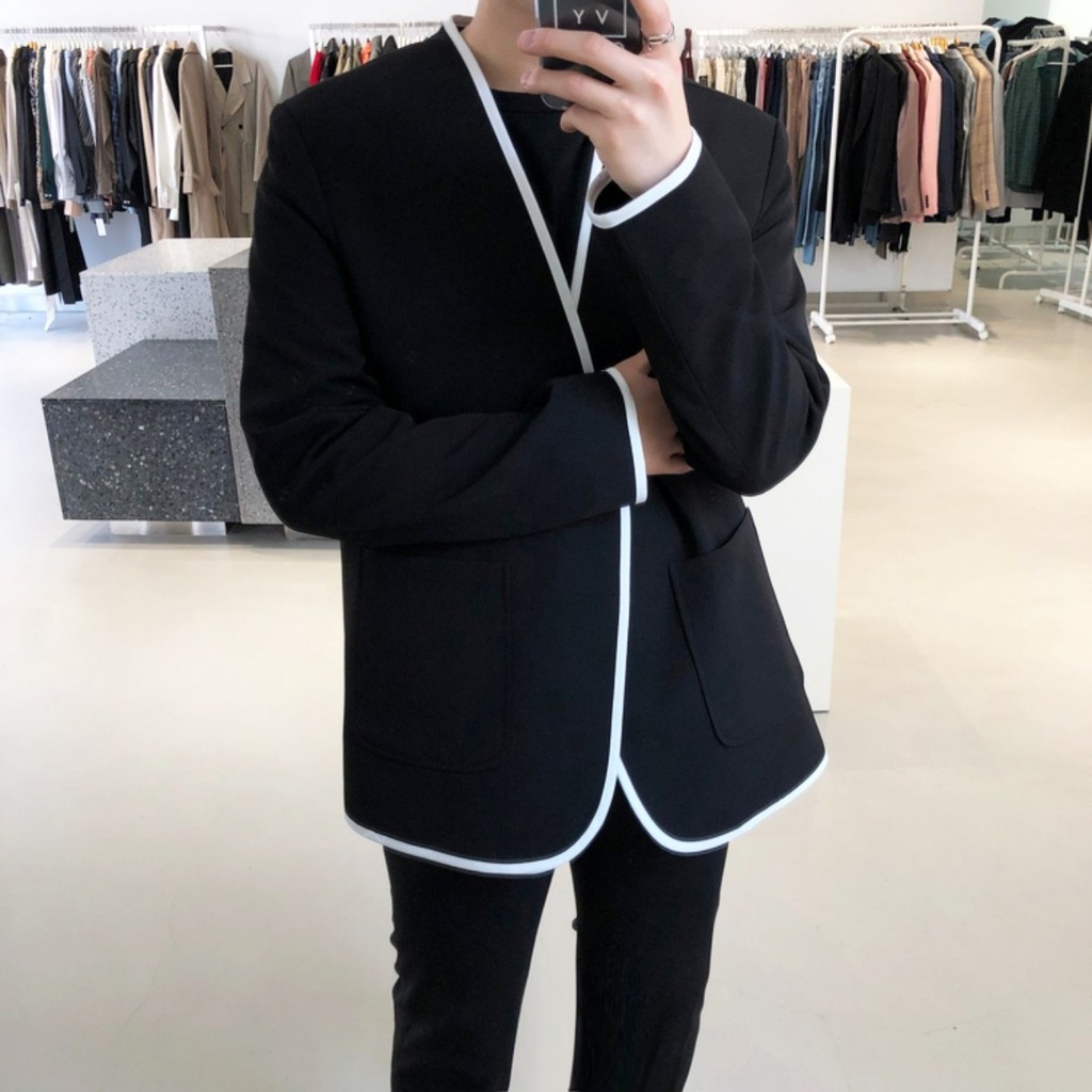 Áo Blazer nam phối viền trắng sang trọng, lịch lãm của bao chàng trai.