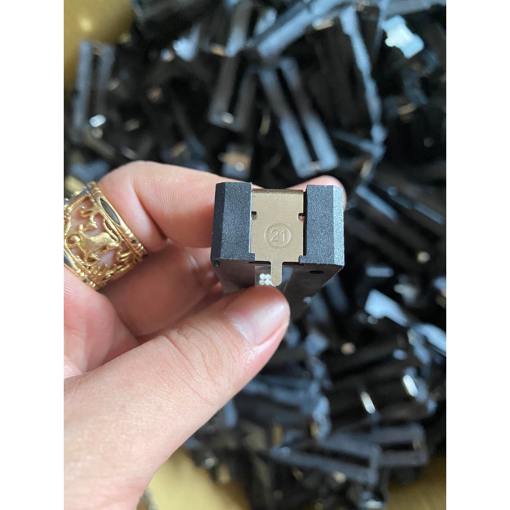 Khay 21700 cân bằng gắn 1 cell pin , nhựa ABS đẹp - bền. BN.