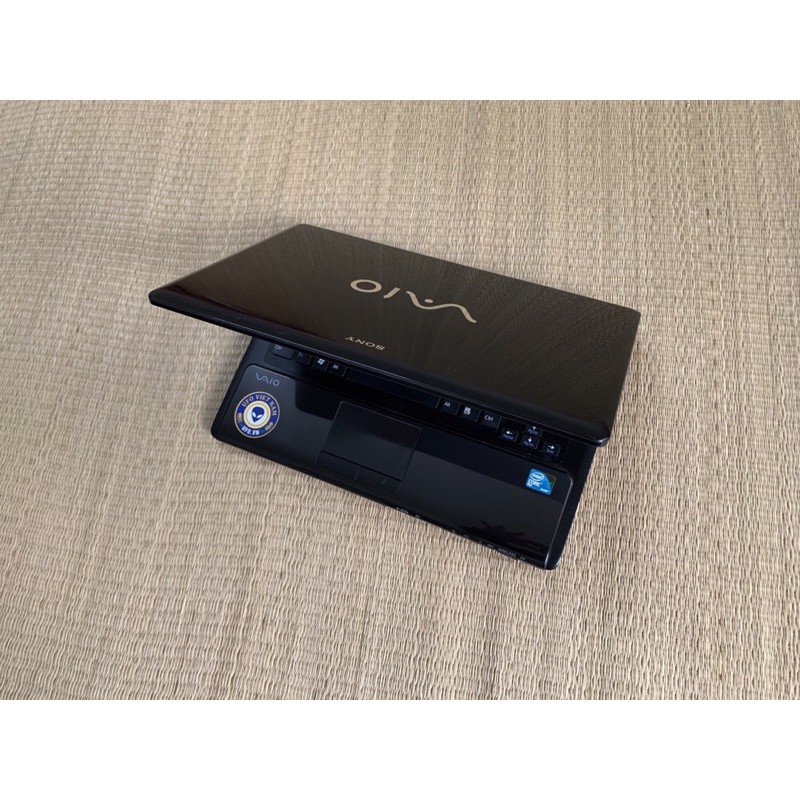 Laptop UFO Sony CW bóng loáng thời trang đẹp sang trọng