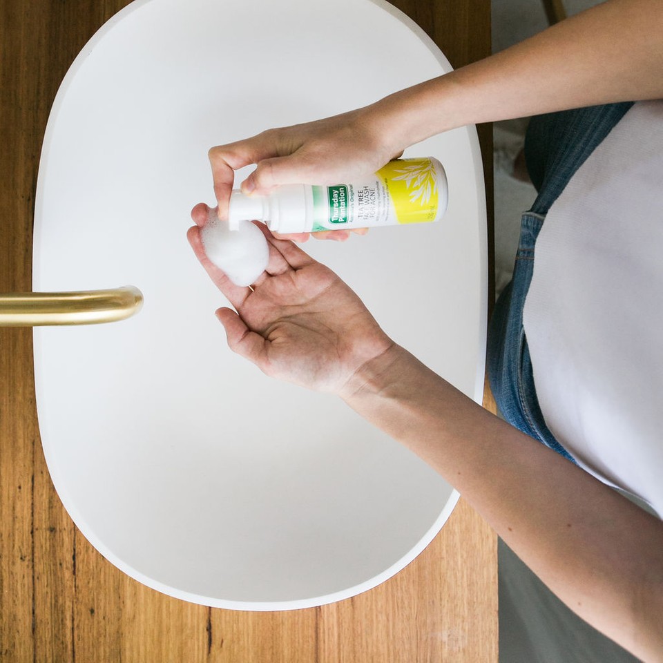 Sữa rửa mặt ngừa mụn Thursday Plantation Tea Tree Acne Face Wash 150ml