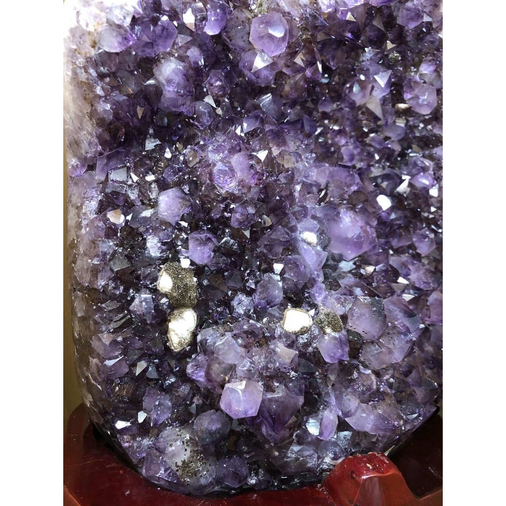 - Động Tinh Thể Tím Tự Nhiên VIP 6A - Kích Thước 41 x 32 cm x 18.8 Kg - Phong Thủy Thành Đô