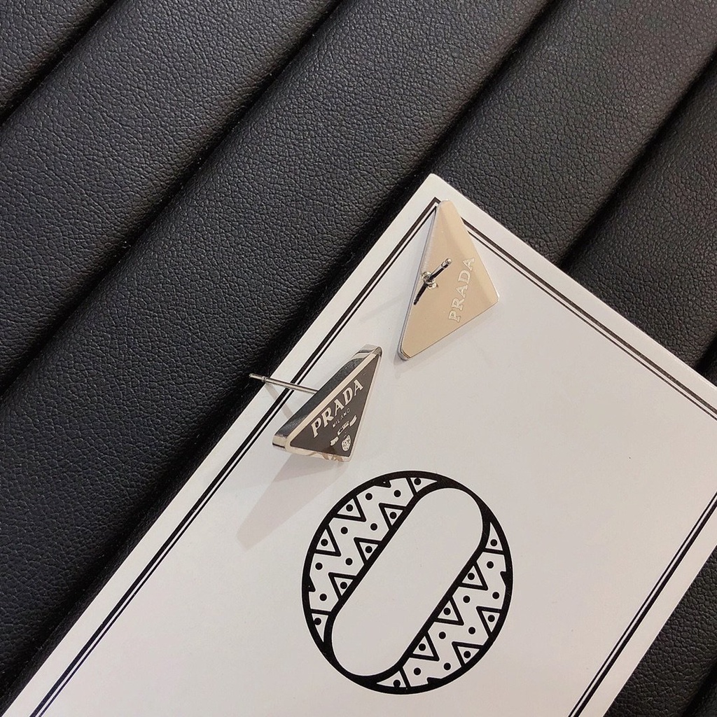 Khuyên Tai Tròn Bằng Thép Titan In Logo Prada Thời Trang Cho Nữ