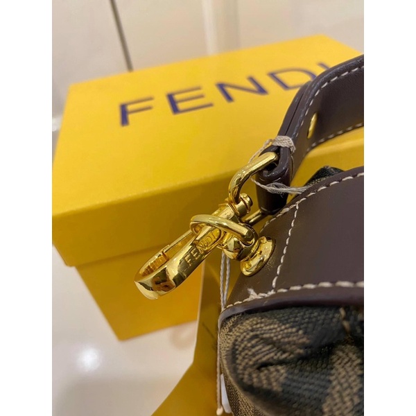 F E N D I mini Full Box Loại đẹp Có Dây Đeo Chéo Đựng Vừa Điện Thoại