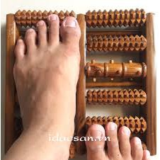 Lăn chân gỗ massage