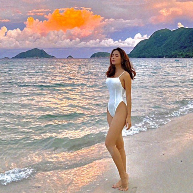 Swimsuit khoét lưng | BigBuy360 - bigbuy360.vn