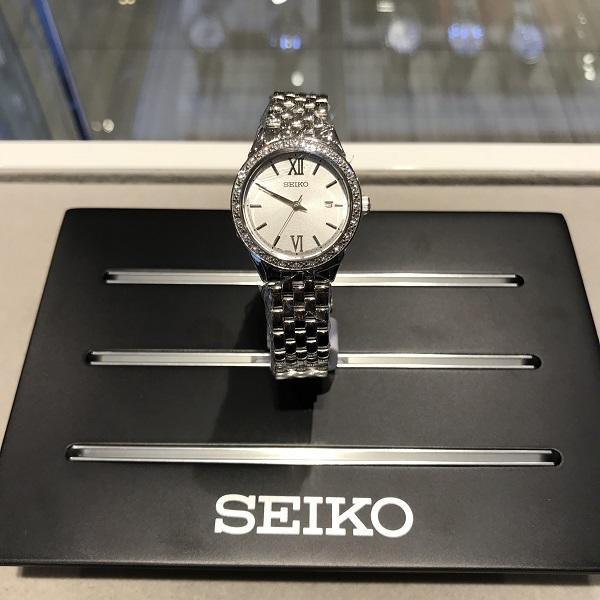 Đồng hồ nữ Seiko SUR695P1 Chính Hãng Nhật Bản Dây Thép Không Rỉ - Viền Đính Đá Quý - Bảo Hành 18 Tháng