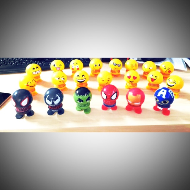 Emoji lò xo lắc đầu thư giãn, emoji lò xo siêu anh hùng