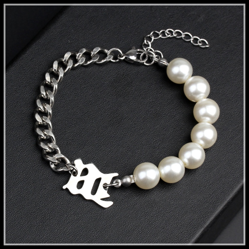 Vòng tay kim loại mặt chữ M đính ngọc trai nhân tạo phong cách hip hop độc đáo