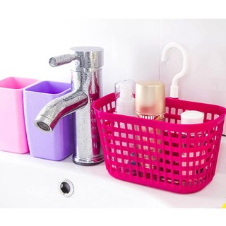 1 CÁI GIỎ NHỰA MÓC ĐỰNG ĐỒ