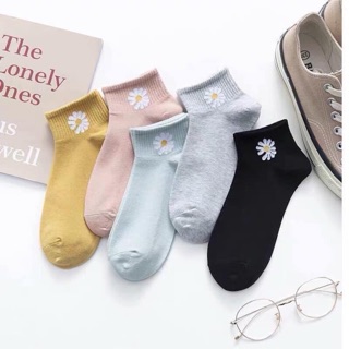 Tất hoa cúc hot trend