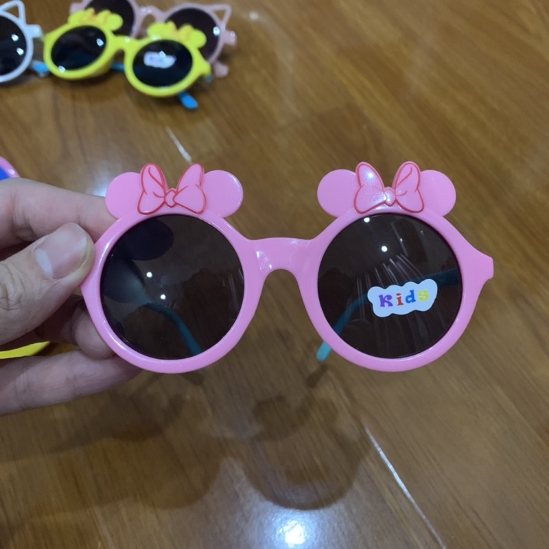 Kính trẻ em cho bé dưới 6 tuổi