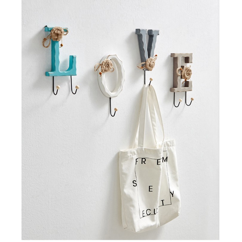 Móc treo tường hình chữ Love-Home siêu dễ thương treo vật dụng túi xách,nón, chìa khóa...chất liệu gỗ, có kèm đinh.