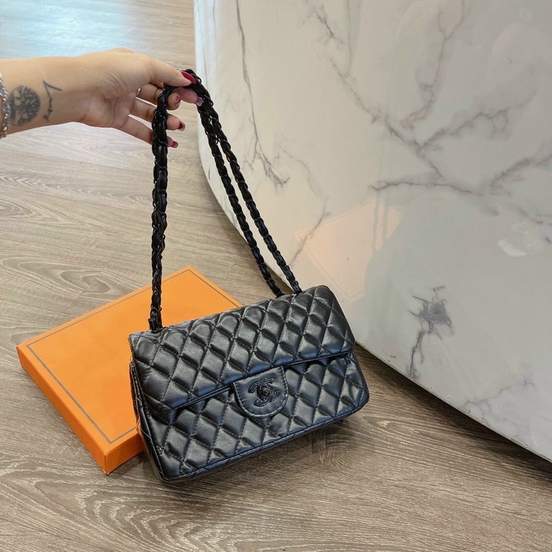 Túi đeo chéo chaneo clasic tag đen size 26cm ❣️Freeship❣️