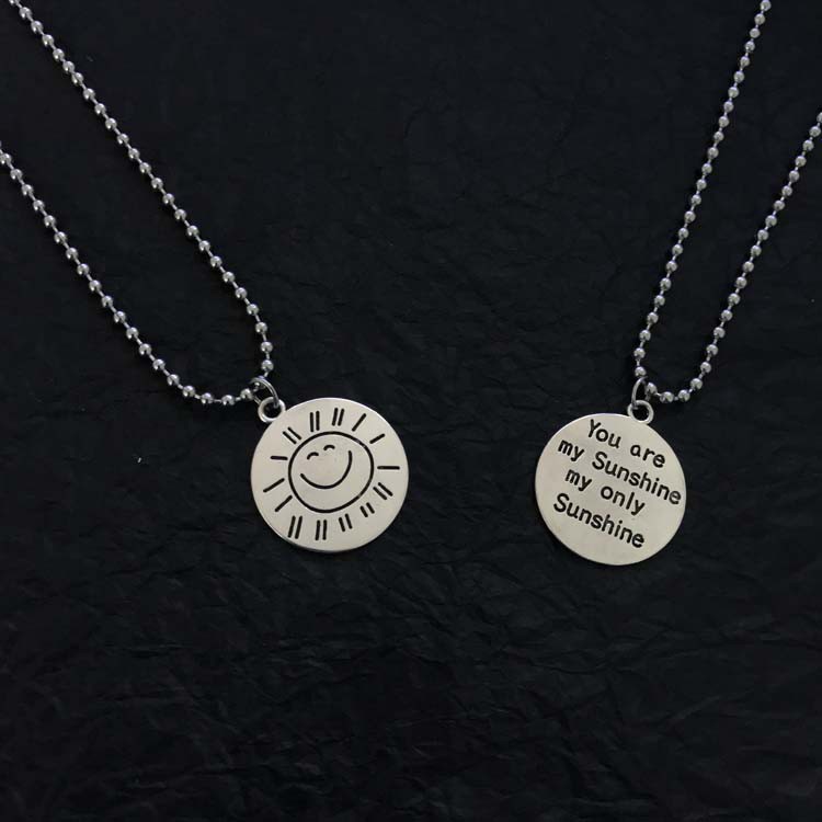 Dây chuyền mặt hình tròn khắc chữ đơn giản phong cách Harajuku