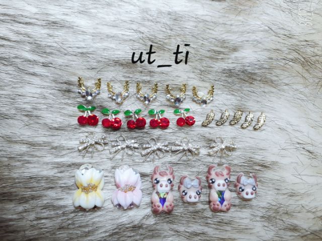 Charm lá lông vũ mã 4