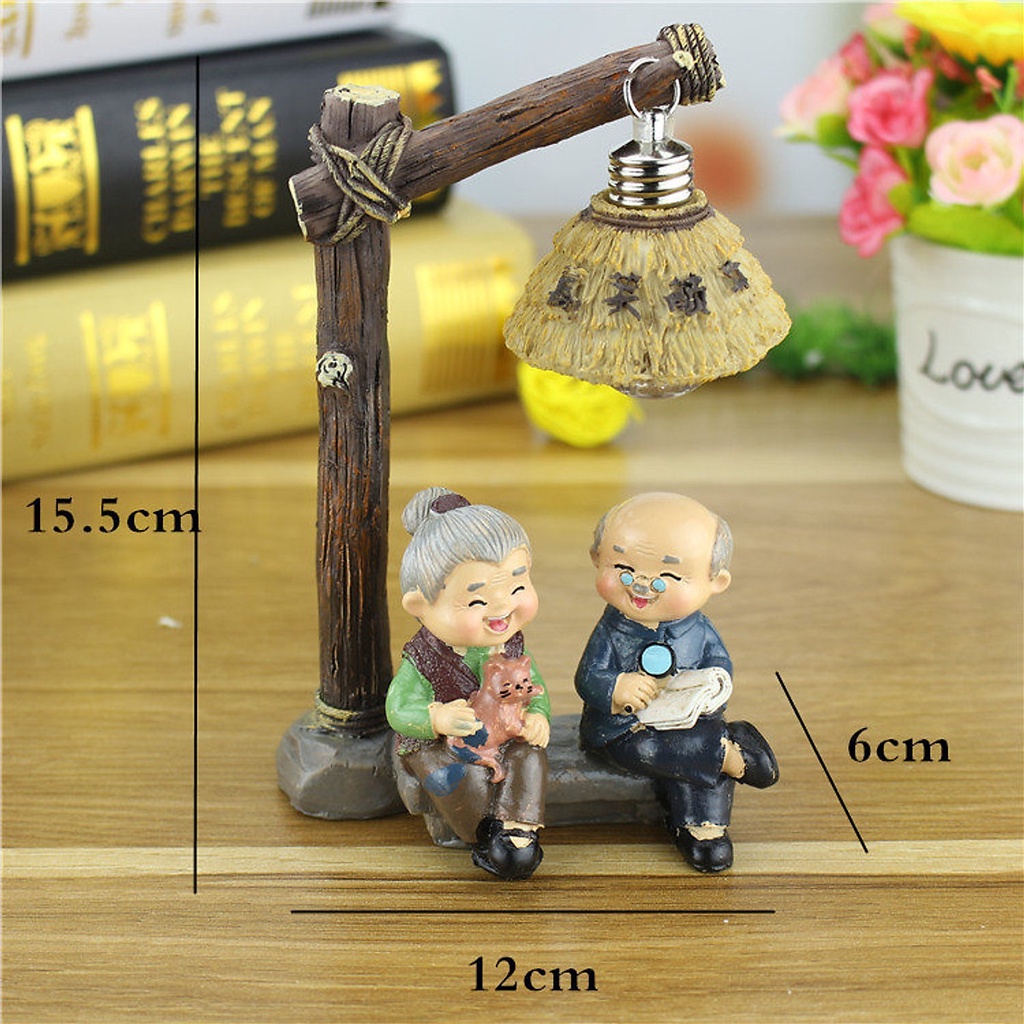 Tượng Ông bà trò chuyện dưới đèn Kích thước 12 x 6 x 15.5cm