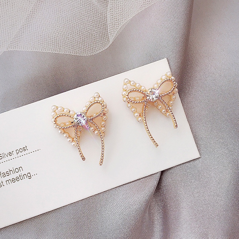 Đôi Khuyên Tai Hình Nơ Đính Ngọc Trai Thời Trang