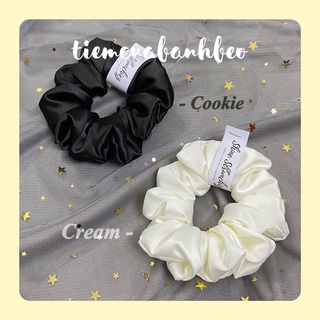 Cột tóc vải scrunchie satin trắng và đen cookie n’ cream | Tiệm của Bánh Bèo