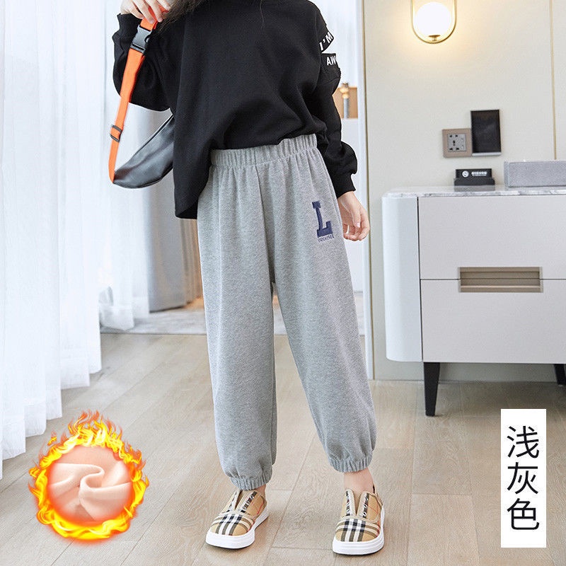 Quần thể thao thời trang năng động cho bé