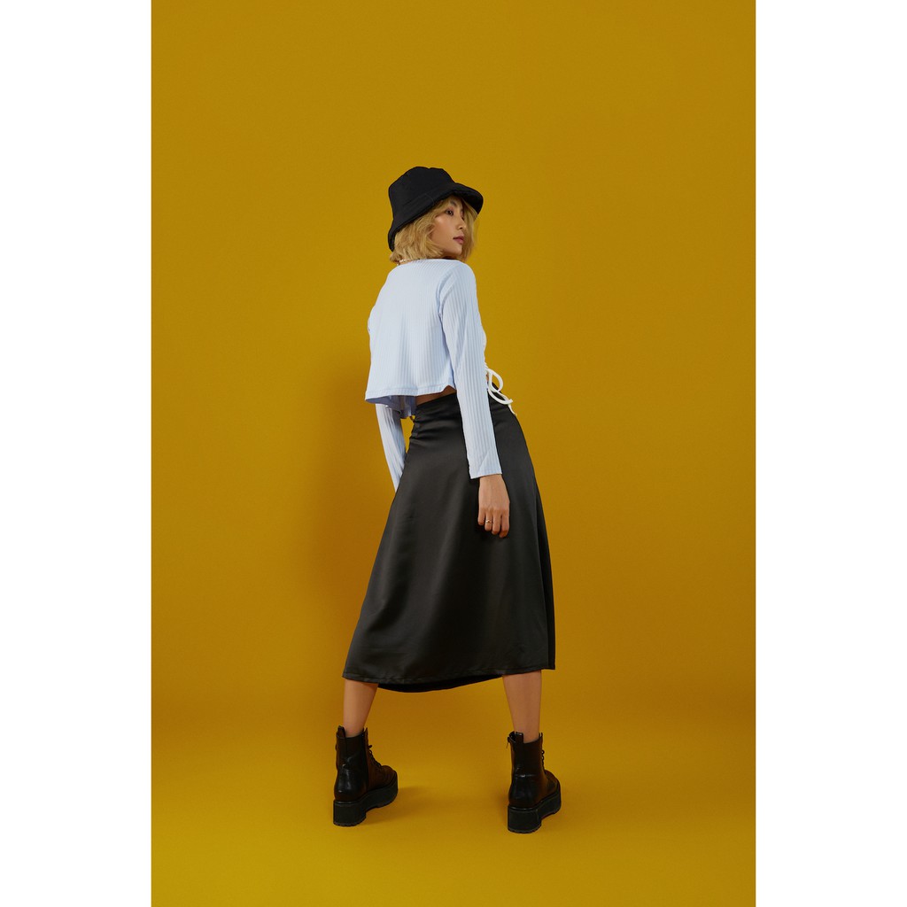 Chân váy satin dài xẻ đùi BLMDE | BigBuy360 - bigbuy360.vn