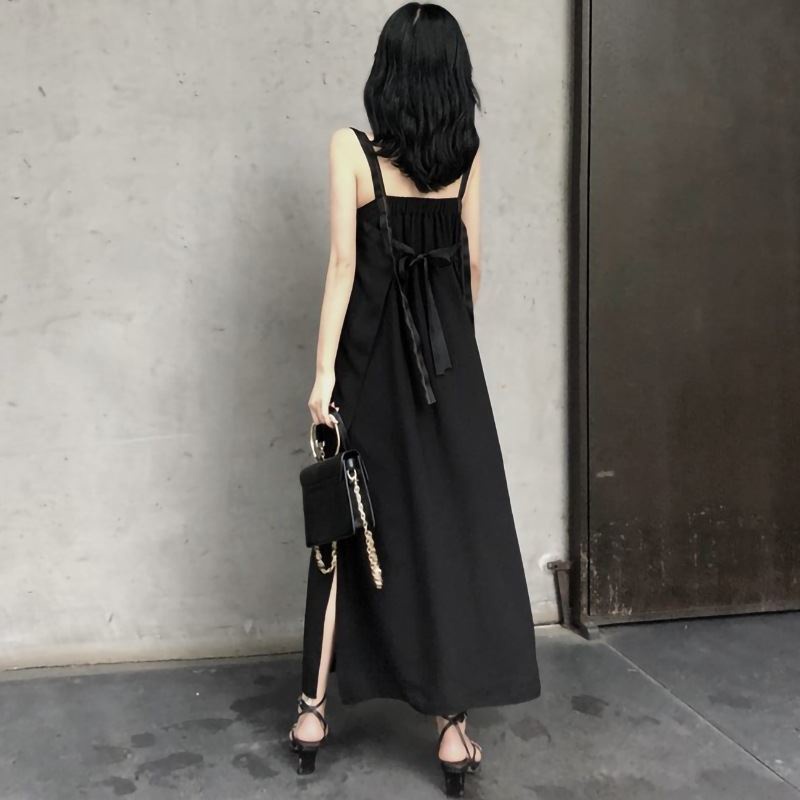 Đầm đen hai dây phong cách Hong Kong ngọt ngào thời trang