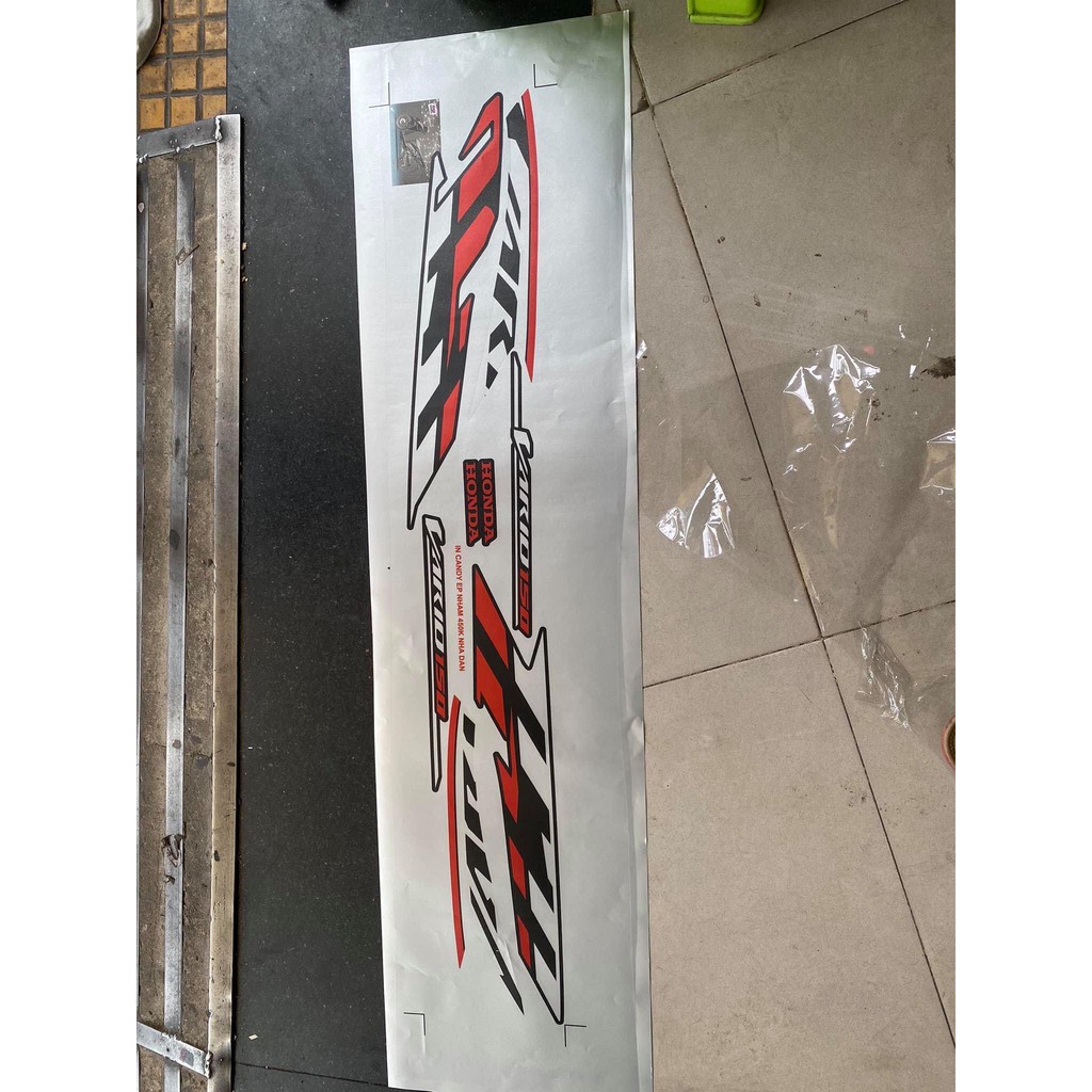 Tem rời Vario đen nhám đỏ trắng (B)