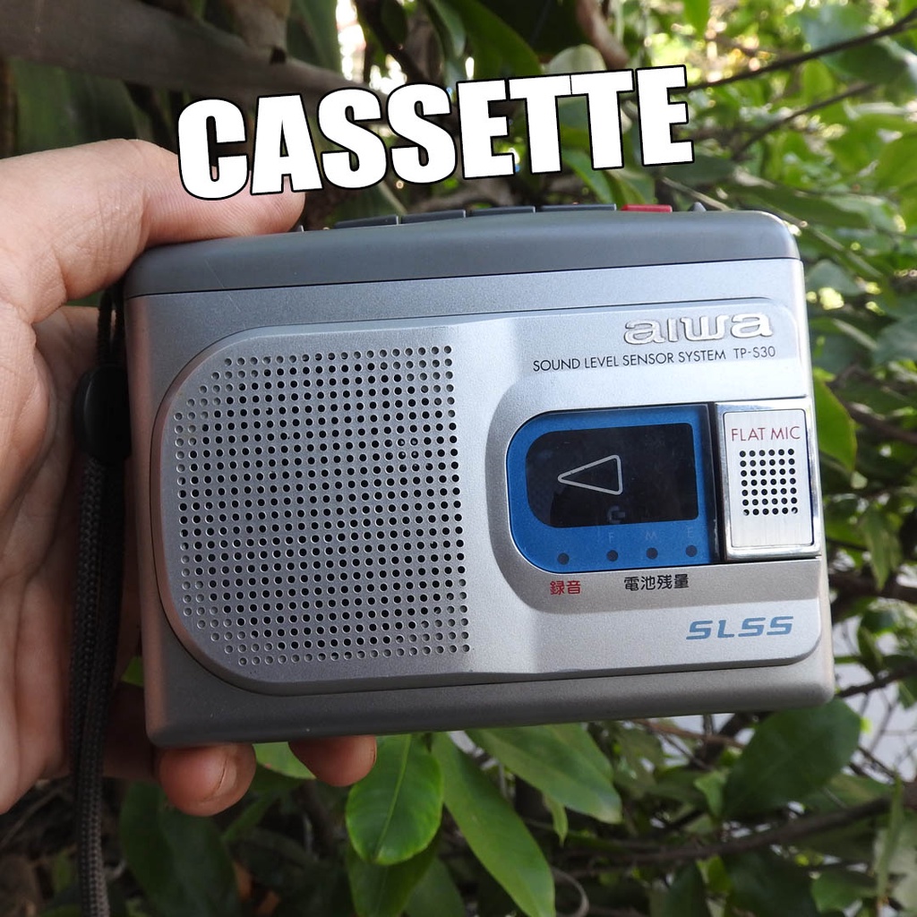 Máy nghe nhạc Cassette Aiwa TP-S30 có loa ngoài máy còn sáng đẹp kèm dây đeo MINOLTA