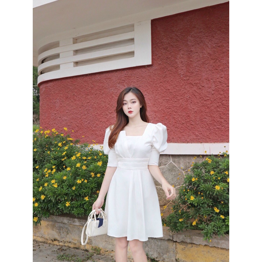 ĐẦM TRẮNG DỰ TIỆC CỔ ĐẮP XẾP LY VUÔNG TAY LỖ DÁNG XÒE