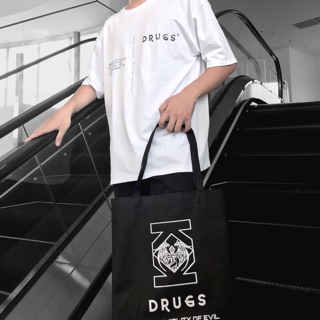 Drugs tee - signature