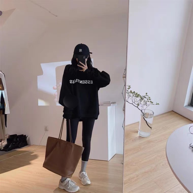 Áo Sweater Form Rộng ESSFNTIAL, Unisex, thời trang cho cả Nam/Nữ, cho các cặp đôi mùa đông.