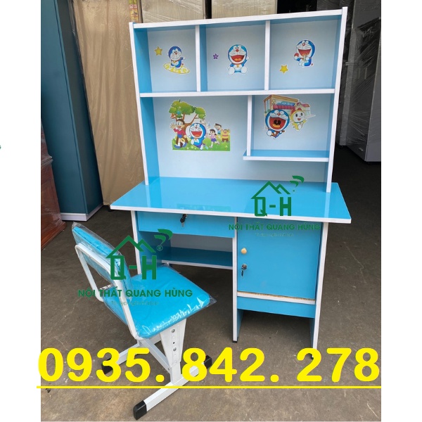 BÀN HỌC SINH CÓ KÈM HÌNH DÁN DOREMON