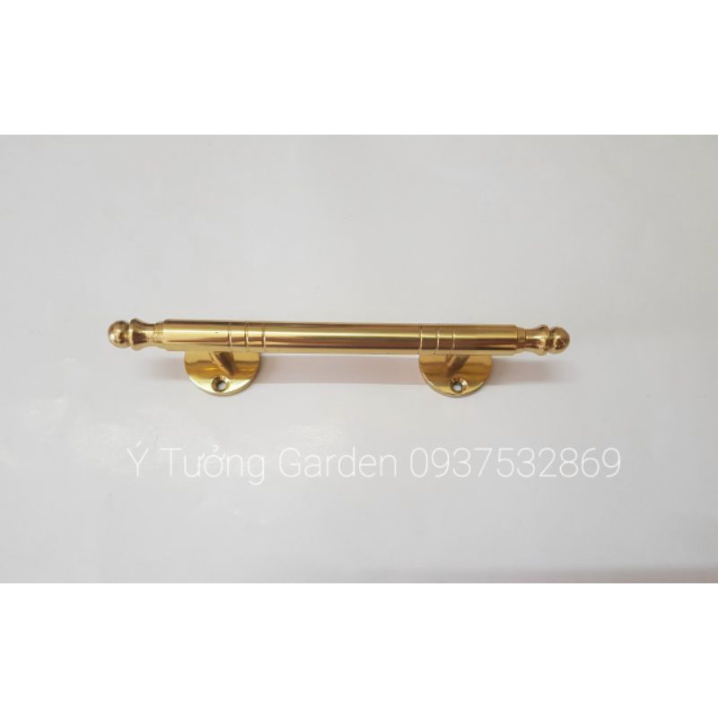 Tay nắm cổng vàng hoa văn