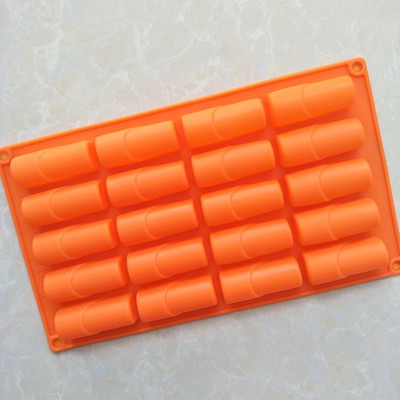 Khuôn silicone 55 hình son môi