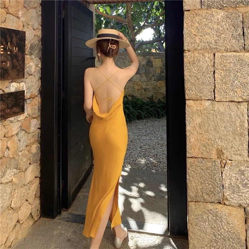 Đầm lụa satin maxi 2 dây hở lưng đi biển màu vàng gợi cảm