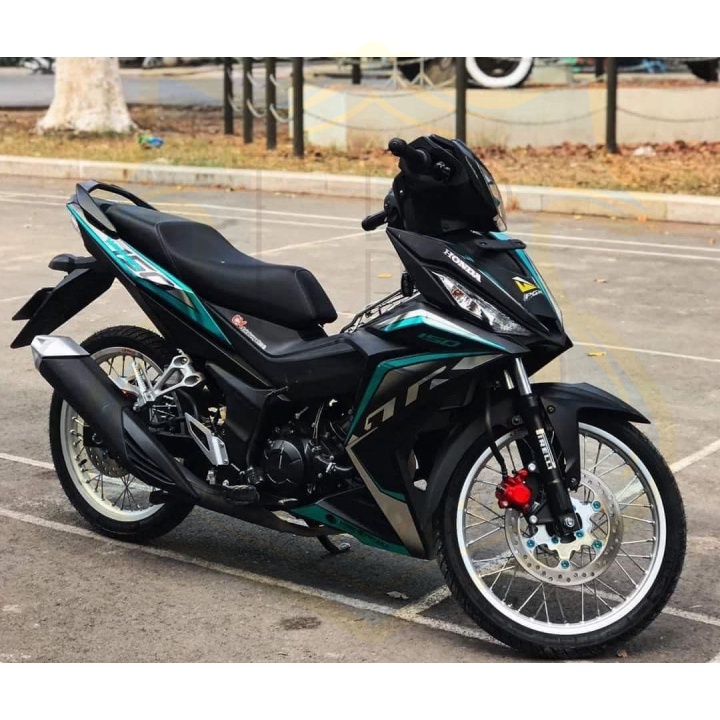 ( Quí khách vui lòng mang ra tiệm cho thợ dán ) Tem winner GTR crom đen