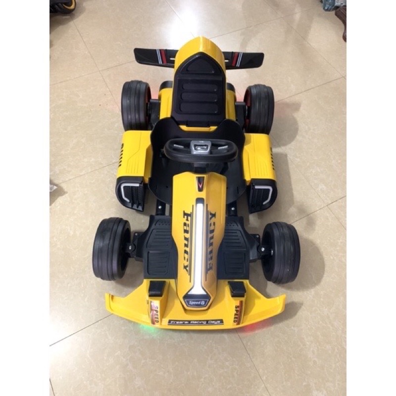 Xe ô tô điện trẻ em KART 8