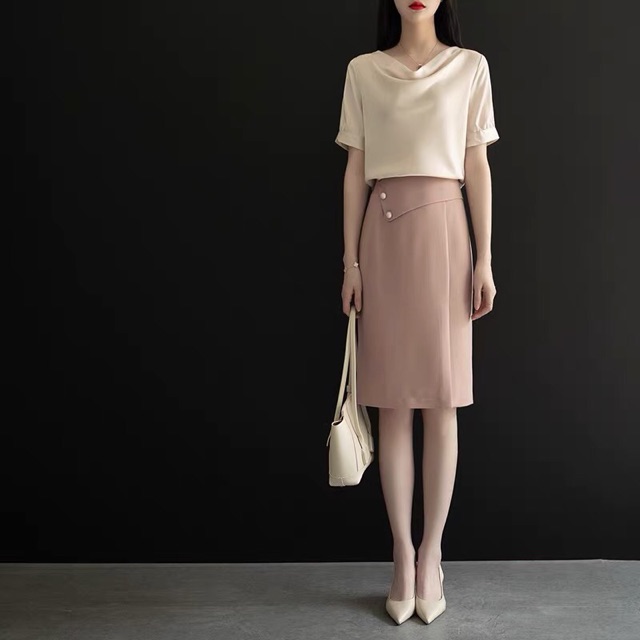 Chân váy bút chì eo đắp vạt phối cúc trẻ trung | BigBuy360 - bigbuy360.vn