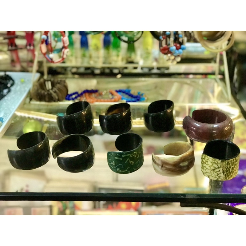 Vòng tay bản to phong cách boho