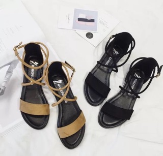 Sandal dây buộc