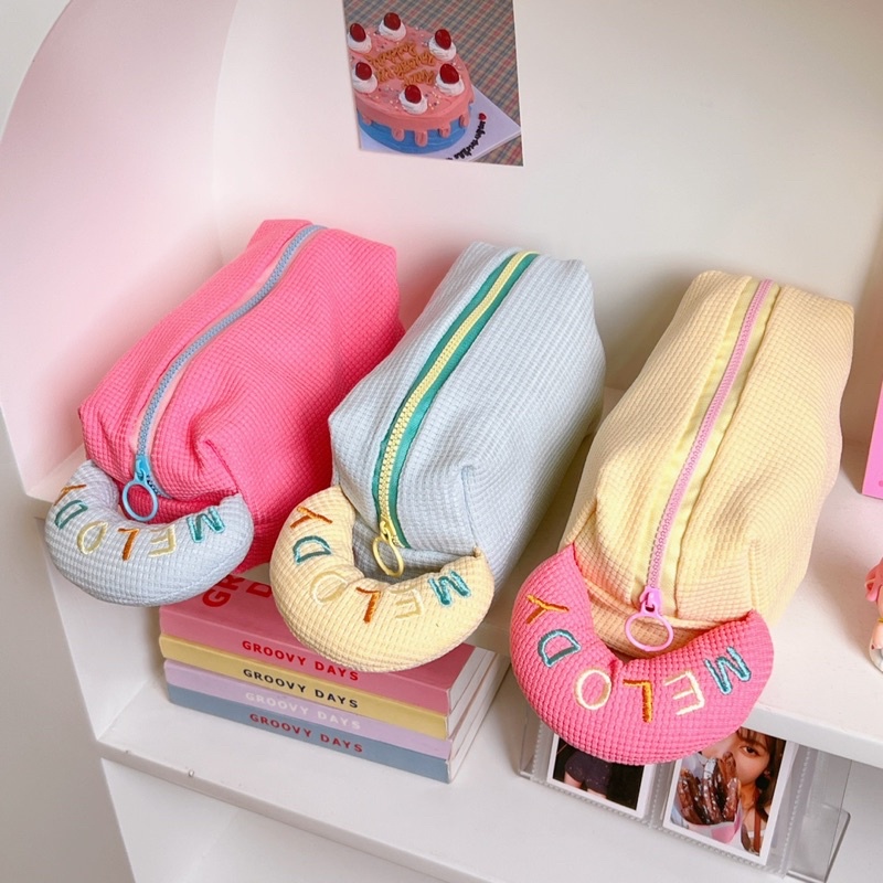 Túi đựng bút, mỹ phẩm, đồ makeup phong cách hàn quốc - hottrend, màu pastel thêu chữ Melody