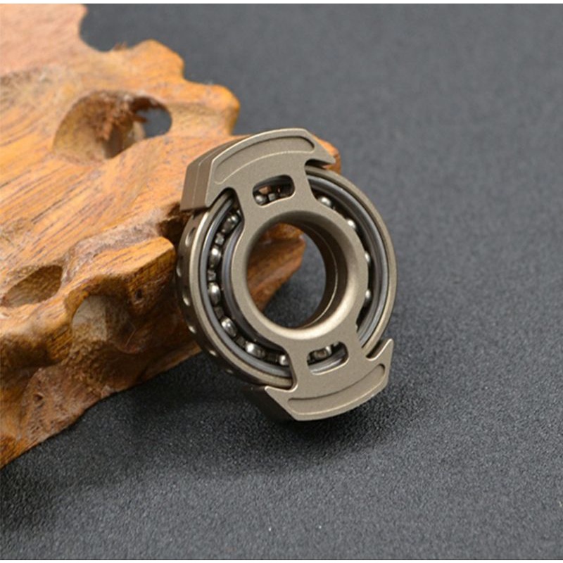 Spinner xỏ ngón hợp kim