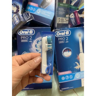 Bàn chải điện Oral-B Pro2 2000
